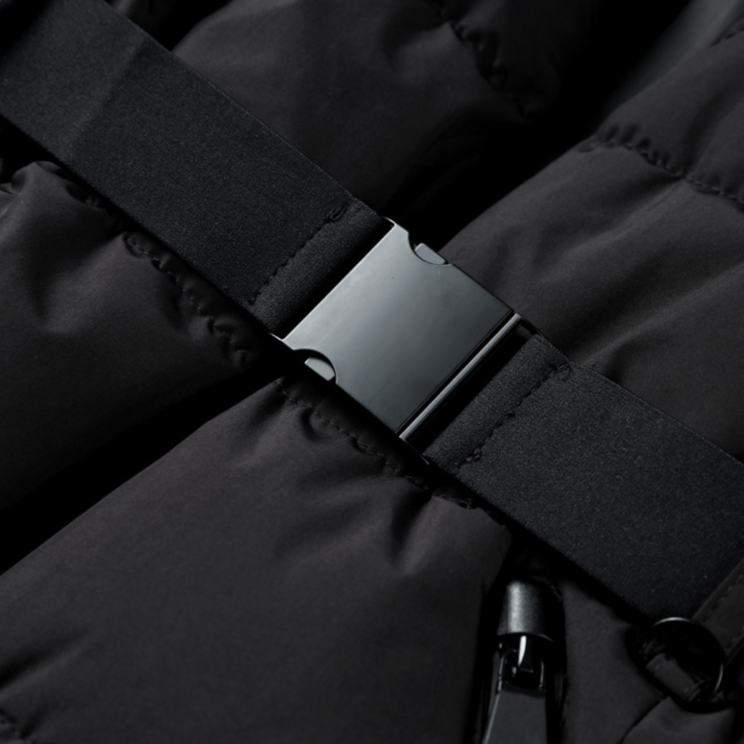 Damska pikowana kurtka z paskiem – ciepła i nowoczesna