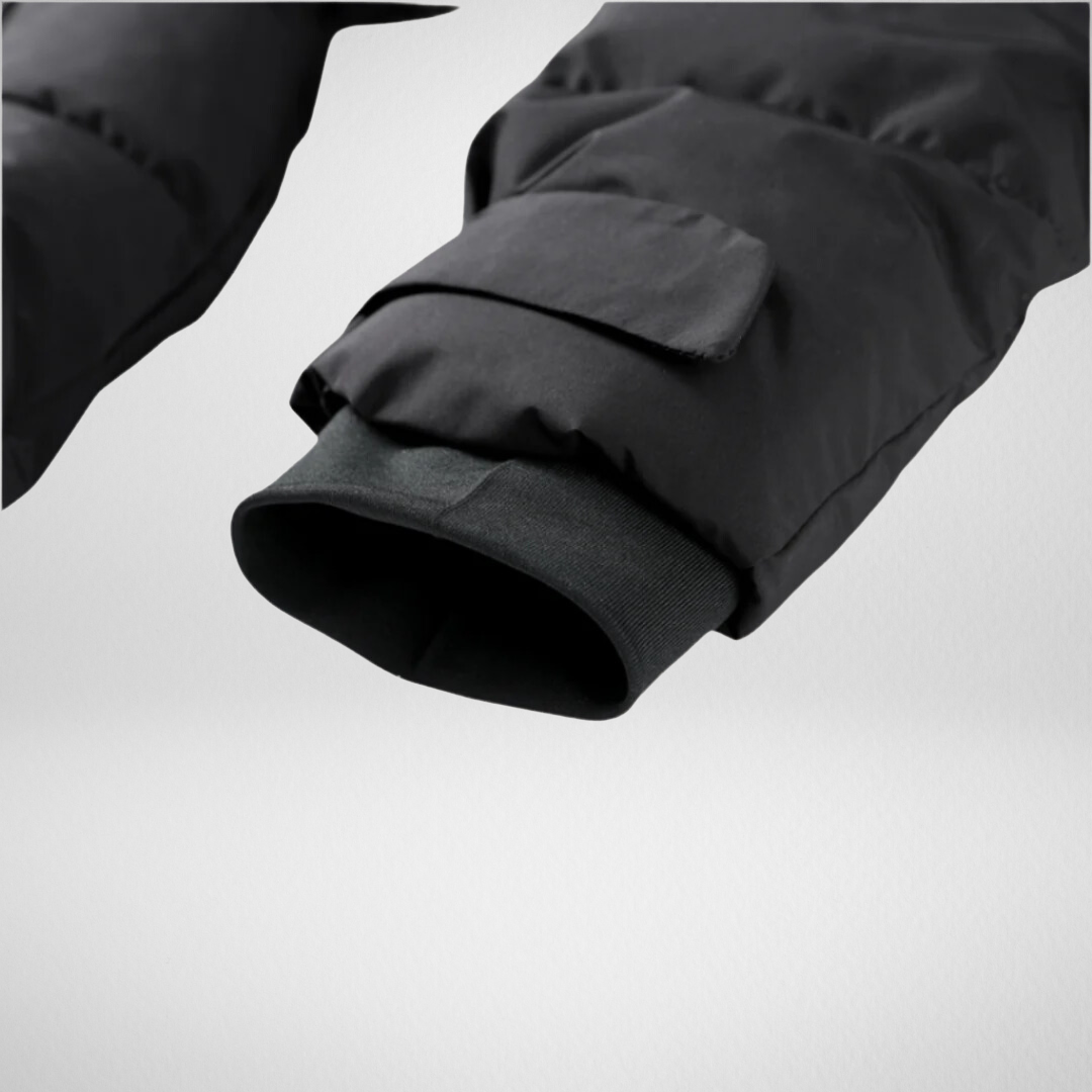 Damska pikowana kurtka z paskiem – ciepła i nowoczesna