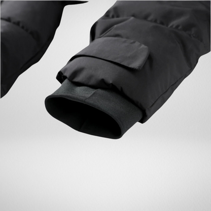 Damska pikowana kurtka z paskiem – ciepła i nowoczesna