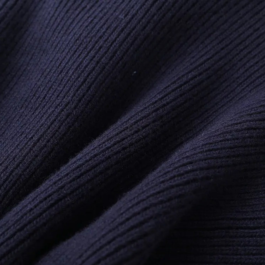 Damski dzianinowy kardigan z dżinsowym wykończeniem – nowoczesny kontrast