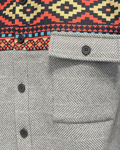 Męska Koszula-Kurtka – Strukturalne Zapięcie na Guziki – Wzór na Ramionach