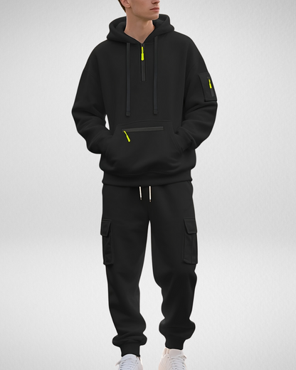 Męski dres – bluza z kapturem i spodnie cargo – sportowy zimowy look