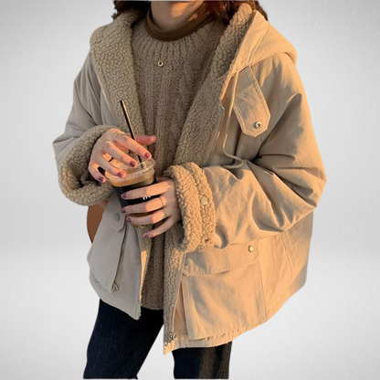 Kurtka damska dwustronna z kapturem – ciepło i styl w jednym