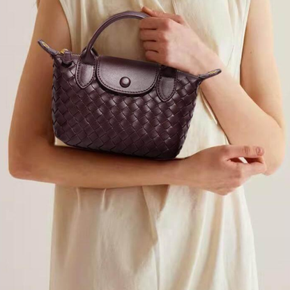 Kompaktowa torebka z plecionym wzorem – elegancja w mini formacie