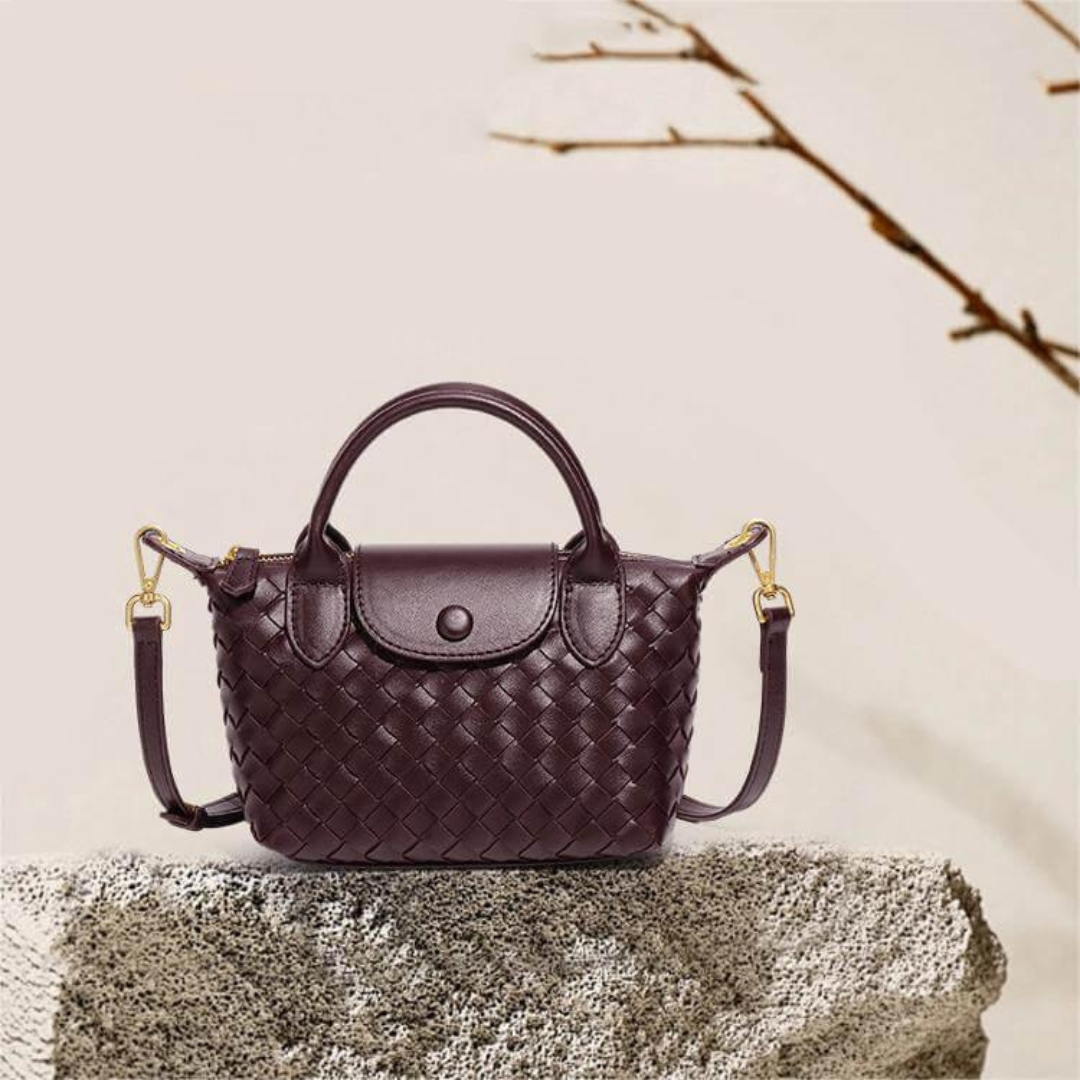 Kompaktowa torebka z plecionym wzorem – elegancja w mini formacie