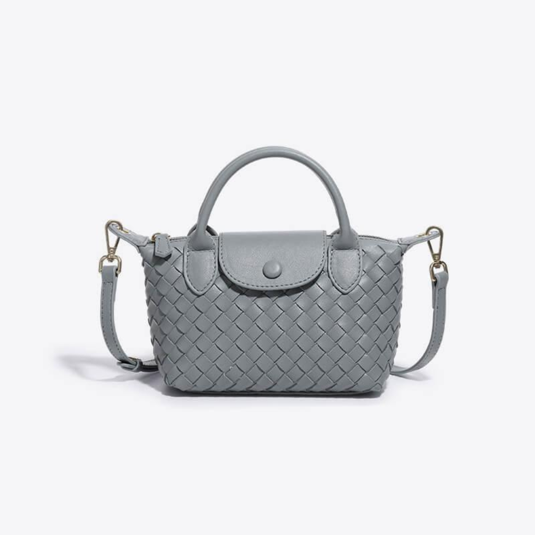 Kompaktowa torebka z plecionym wzorem – elegancja w mini formacie