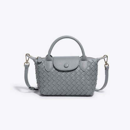 Kompaktowa torebka z plecionym wzorem – elegancja w mini formacie