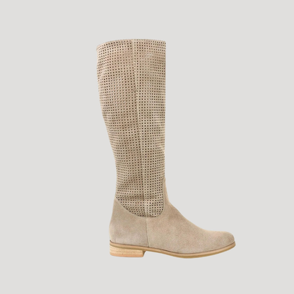 Damskie kozaki zamszowe za kolano – lekkość i perforowany styl