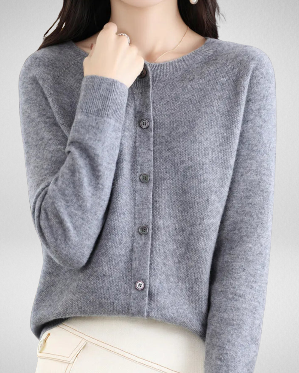 Kardigan damski z guzikami – elegancja i komfort na co dzień