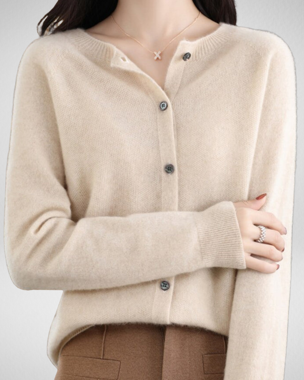 Kardigan damski z guzikami – elegancja i komfort na co dzień
