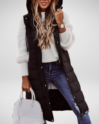 Damska pikowana kamizelka z kapturem – elegancja i komfort na chłodniejsze dni