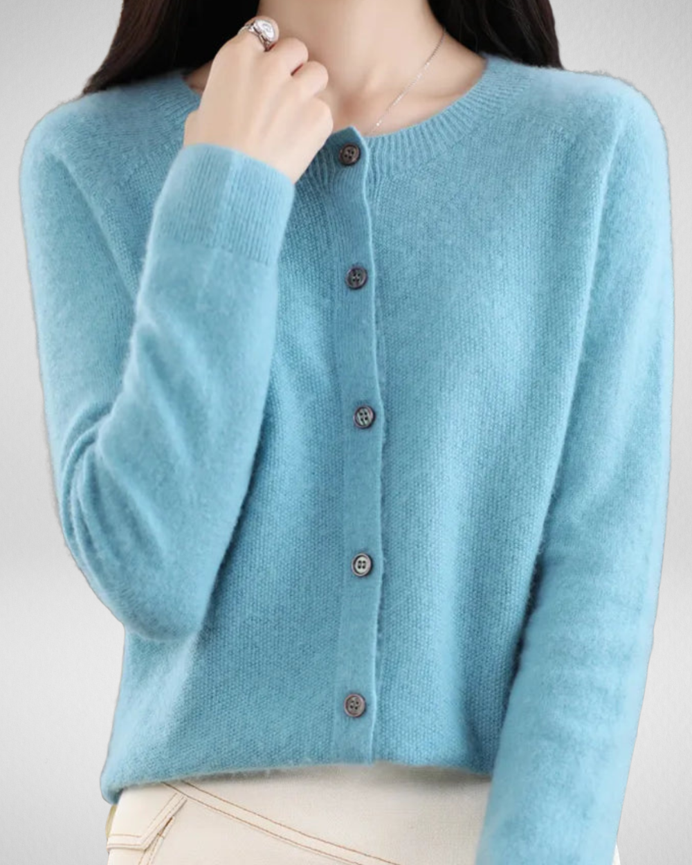 Damski sweter zapinany na guziki – elegancja w codziennym wydaniu