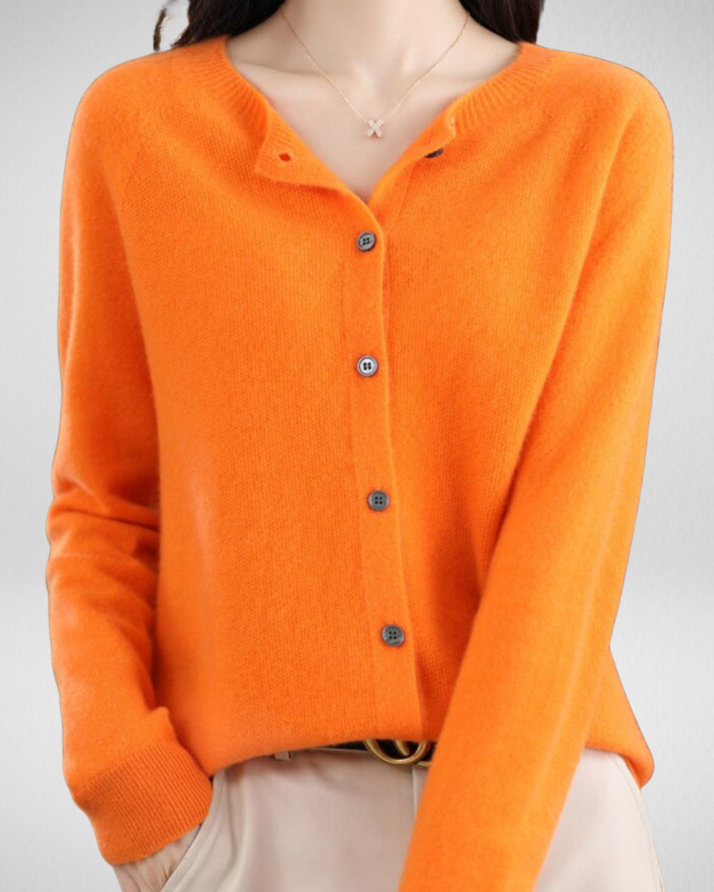 Damski sweter zapinany na guziki – elegancja w codziennym wydaniu