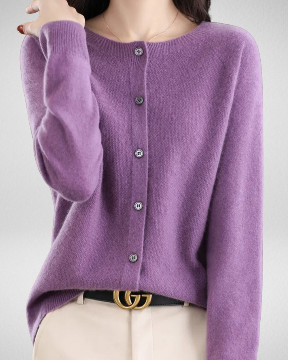 Damski sweter zapinany na guziki – elegancja w codziennym wydaniu