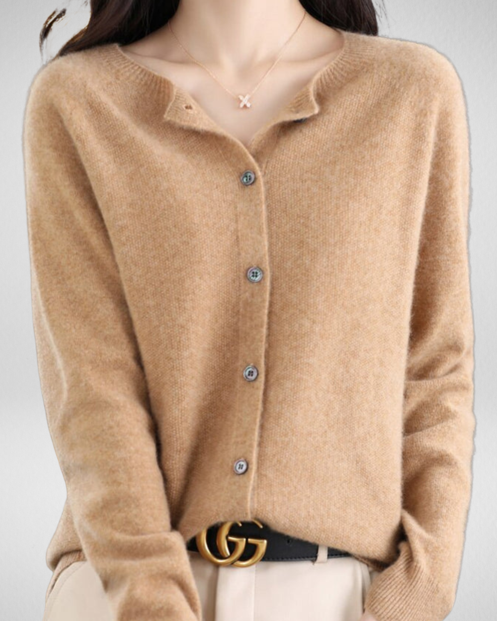 Damski sweter zapinany na guziki – elegancja w codziennym wydaniu