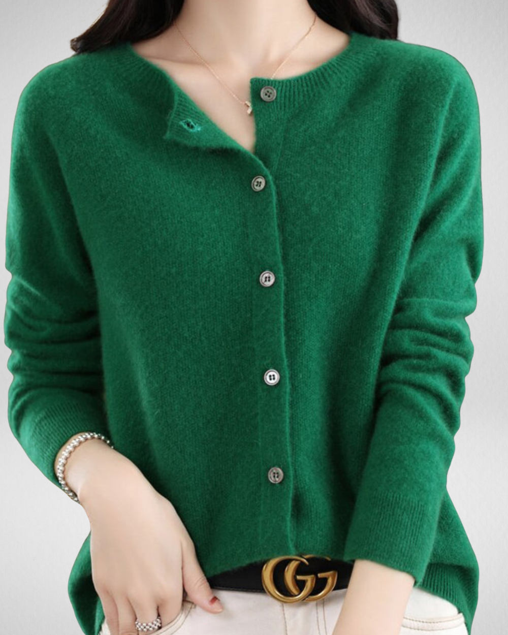 Damski sweter zapinany na guziki – elegancja w codziennym wydaniu