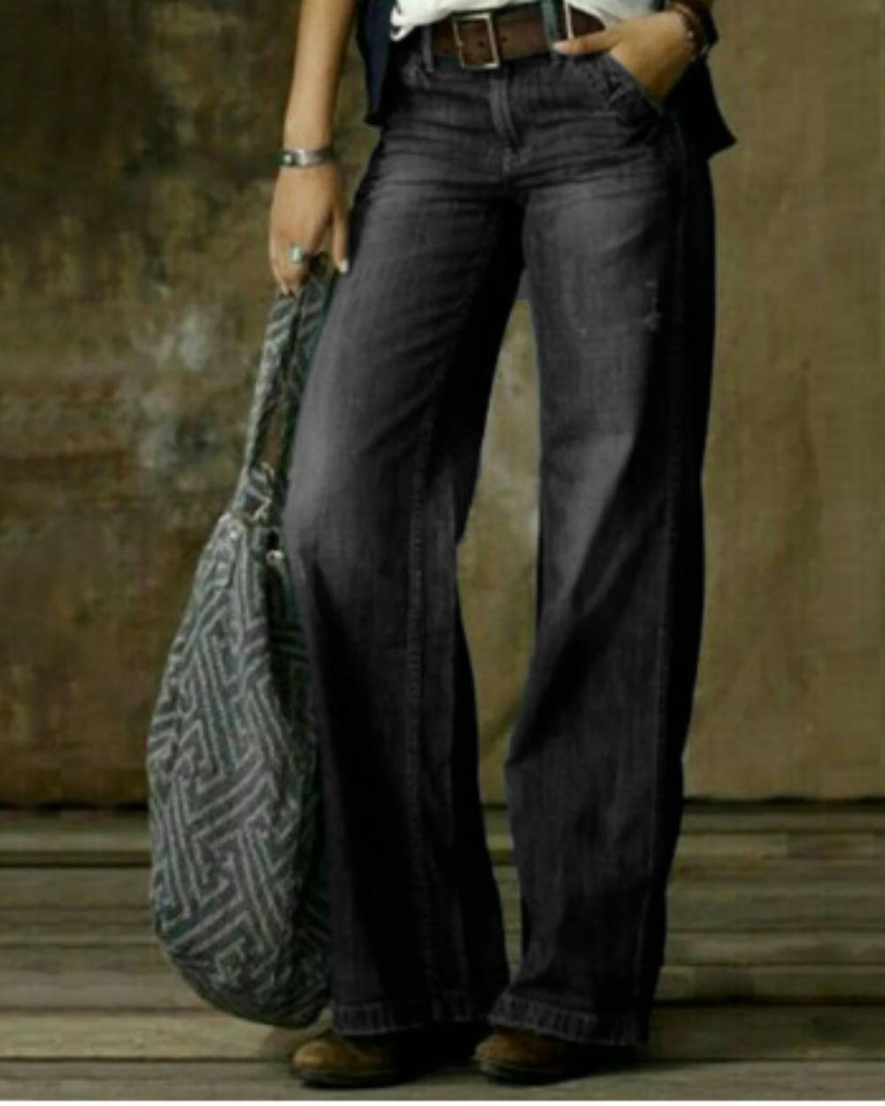 Damskie jeansy z szerokimi nogawkami – klasyka i nowoczesny styl