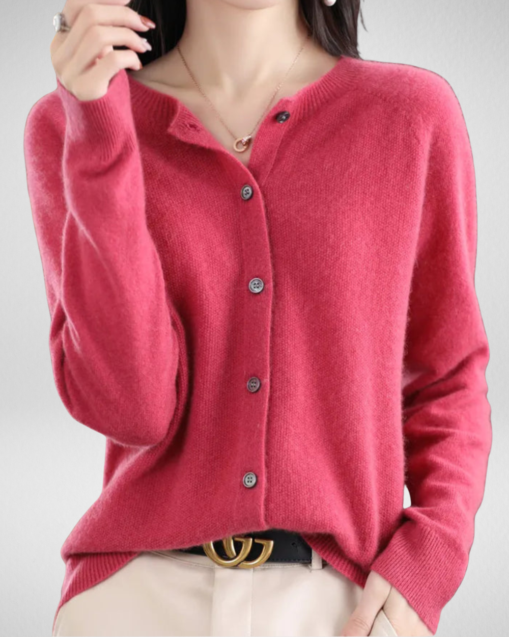 Kardigan damski z guzikami – elegancja i komfort na co dzień