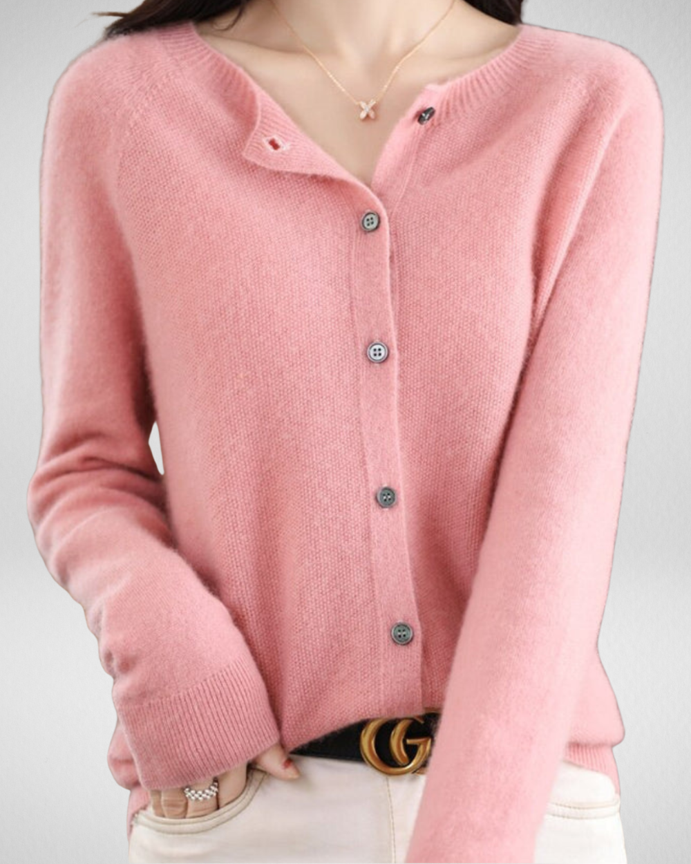 Kardigan damski z guzikami – elegancja i komfort na co dzień