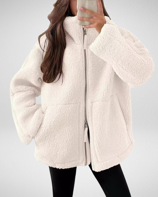 Damska kurtka polarowa typu “teddy” – ciepło i miękkość na chłodne dni