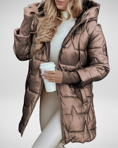 Damska pikowana kurtka z kapturem – elegancja i ciepło na chłodniejsze dni