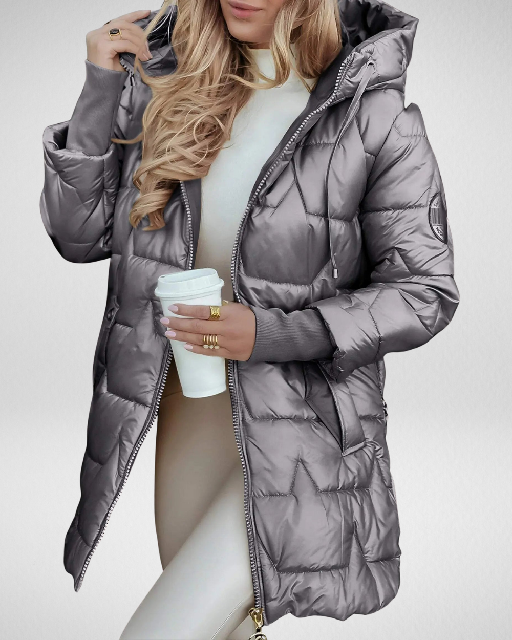 Damska pikowana kurtka z kapturem – elegancja i ciepło na chłodniejsze dni