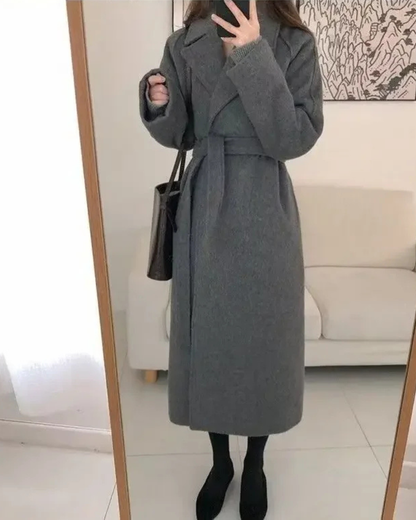 Długi wełniany płaszcz damski – elegancja i codzienny komfort