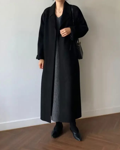 Długi wełniany płaszcz damski – elegancja i codzienny komfort