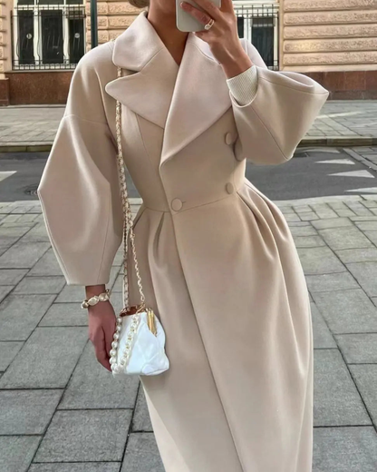 Elegancki zimowy płaszcz damski – klasyczna sylwetka i wysoki komfort