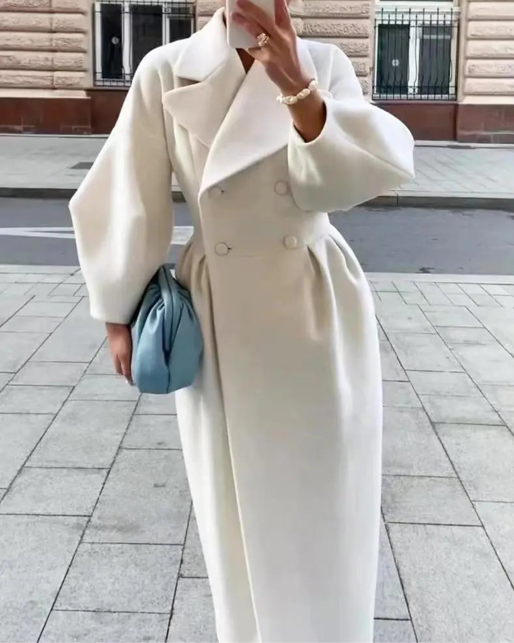 Elegancki zimowy płaszcz damski – klasyczna sylwetka i wysoki komfort