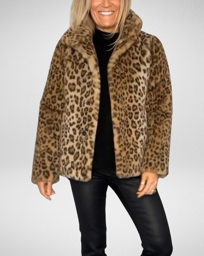 Klasyczny płaszcz z motywem leopard print – ponadczasowa elegancja na chłodne dni