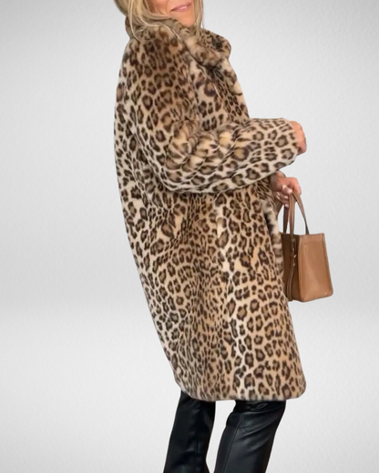 Klasyczny płaszcz z motywem leopard print – ponadczasowa elegancja na chłodne dni